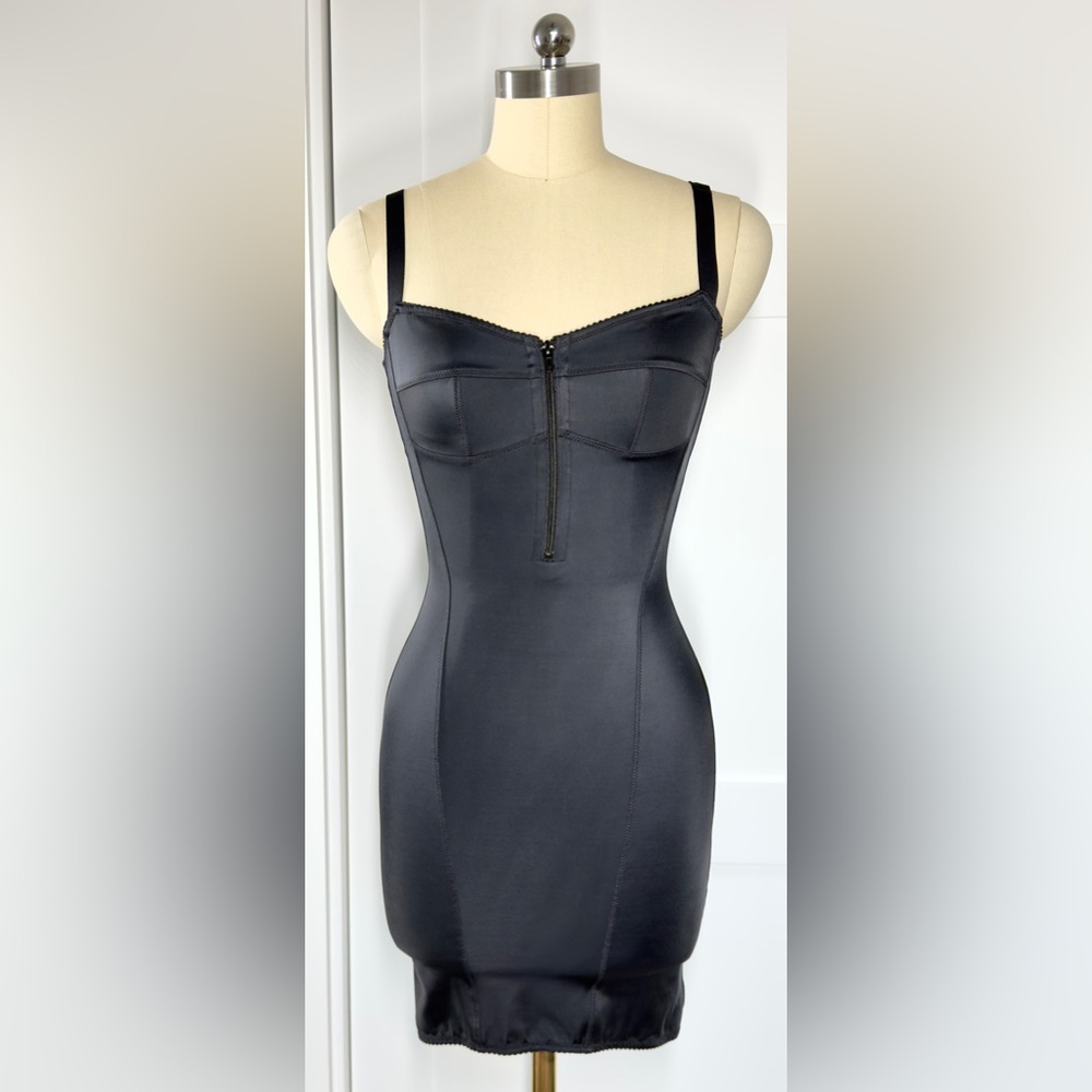 NWOT *NEVER WORN* SKIMS Glam Slip Dress